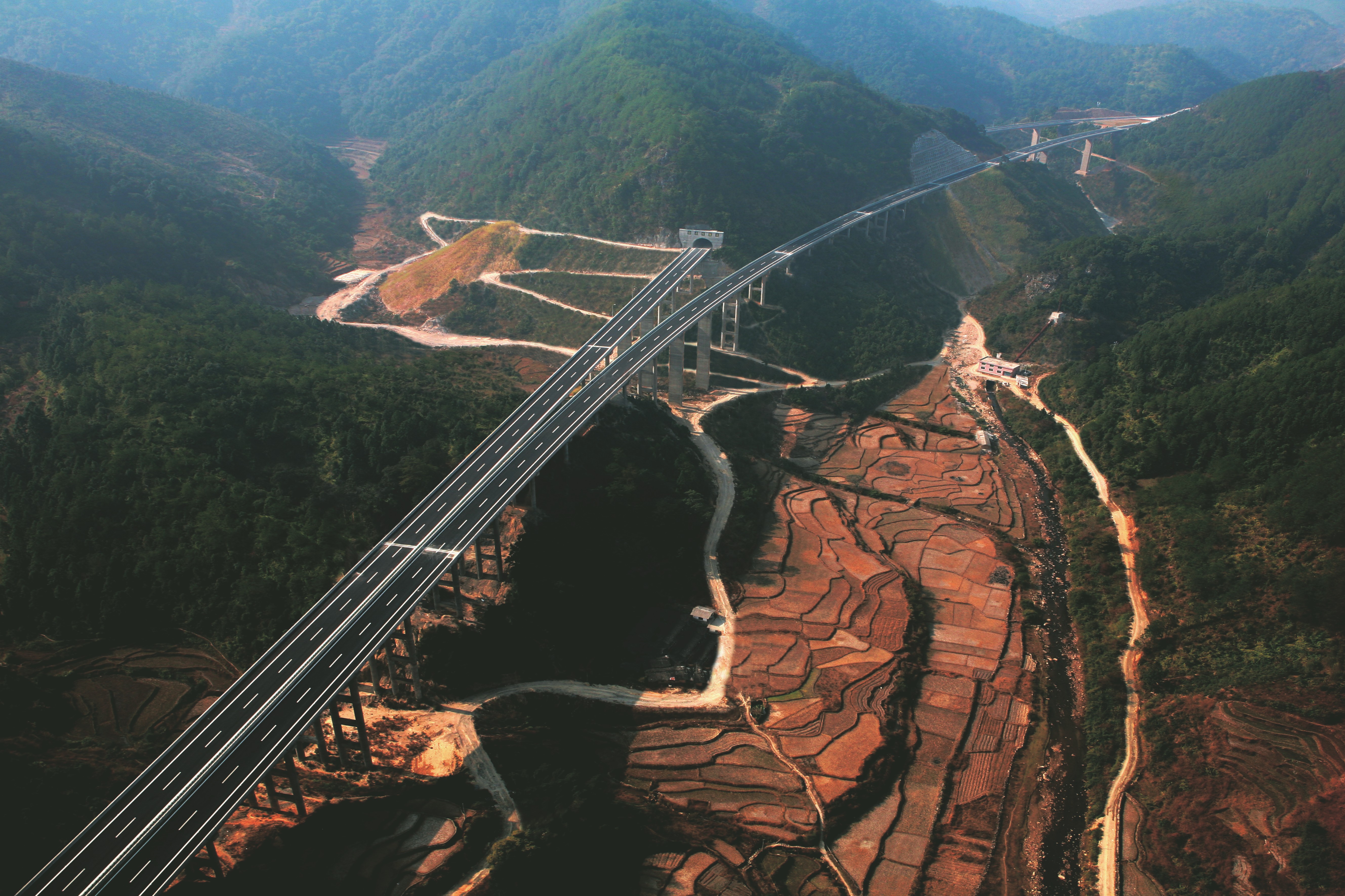 4福建龍巖至長汀高速公路，2007年12月建成通車.jpg