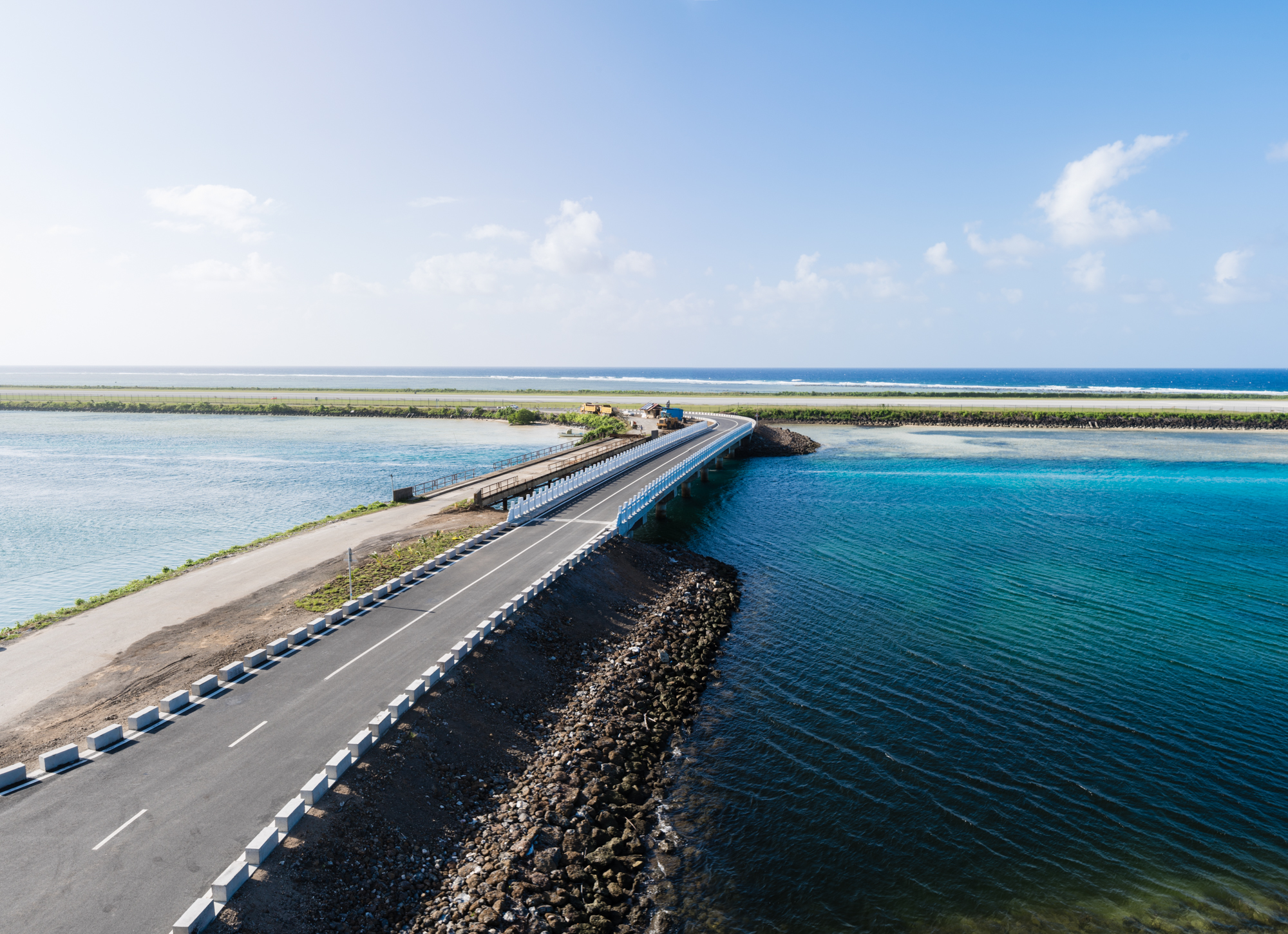 3密克羅尼西亞科斯雷州大橋，四川路橋首次獨立中標的海外援建項目，也是密克國內(nèi)規(guī)模最大的經(jīng)濟援建項目，提前四個月完成交付，獲得中國國家商務部和密國政府人民的高度稱贊。.jpg