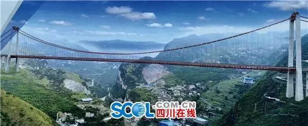 無人機(jī)“穿針引線”飛渡赤水河，央視直播報(bào)道管制
