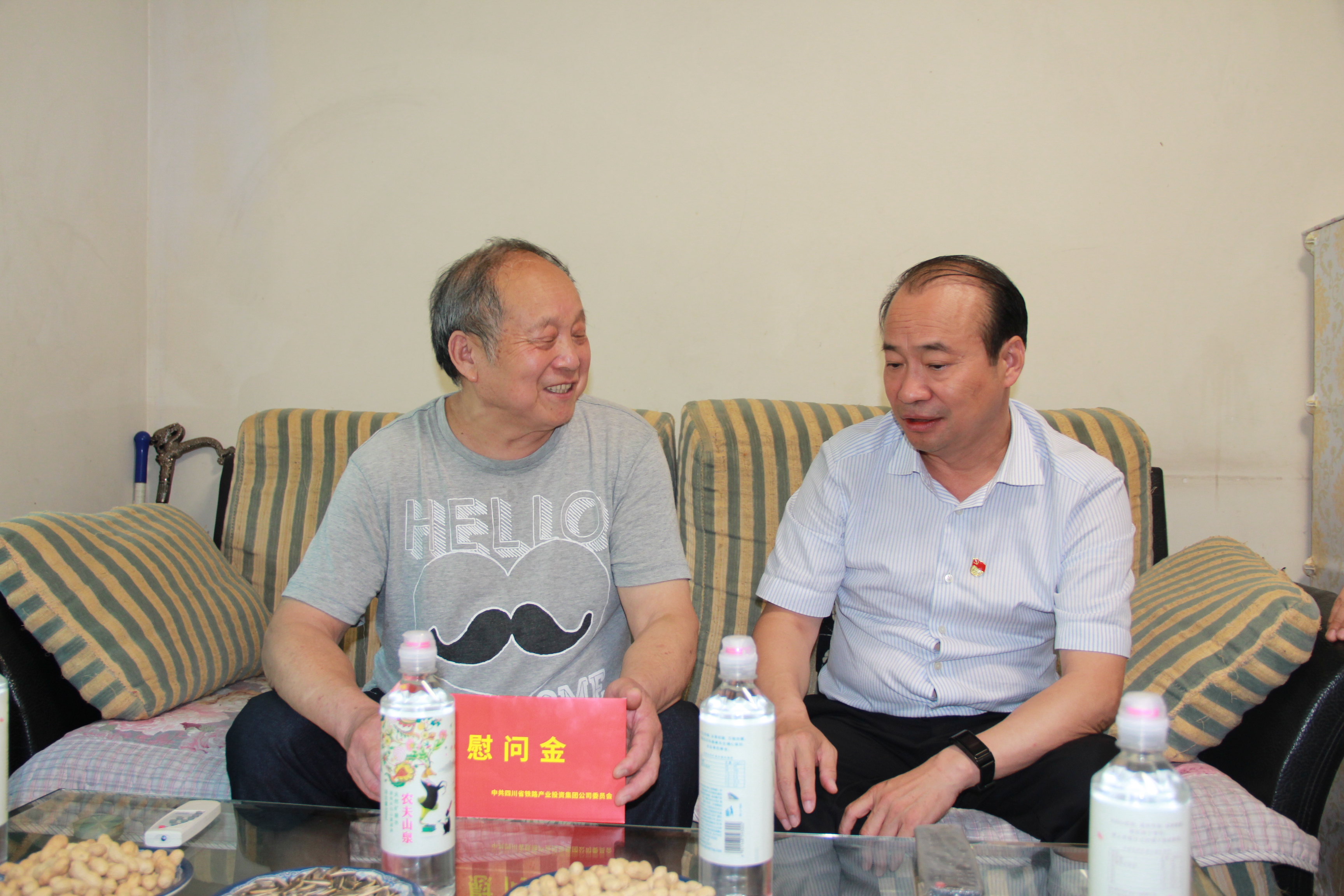 走訪慰問老黨員  組織關懷暖人心 ——孫云書記、劉紅副書記“七一”看望四川路橋老黨員