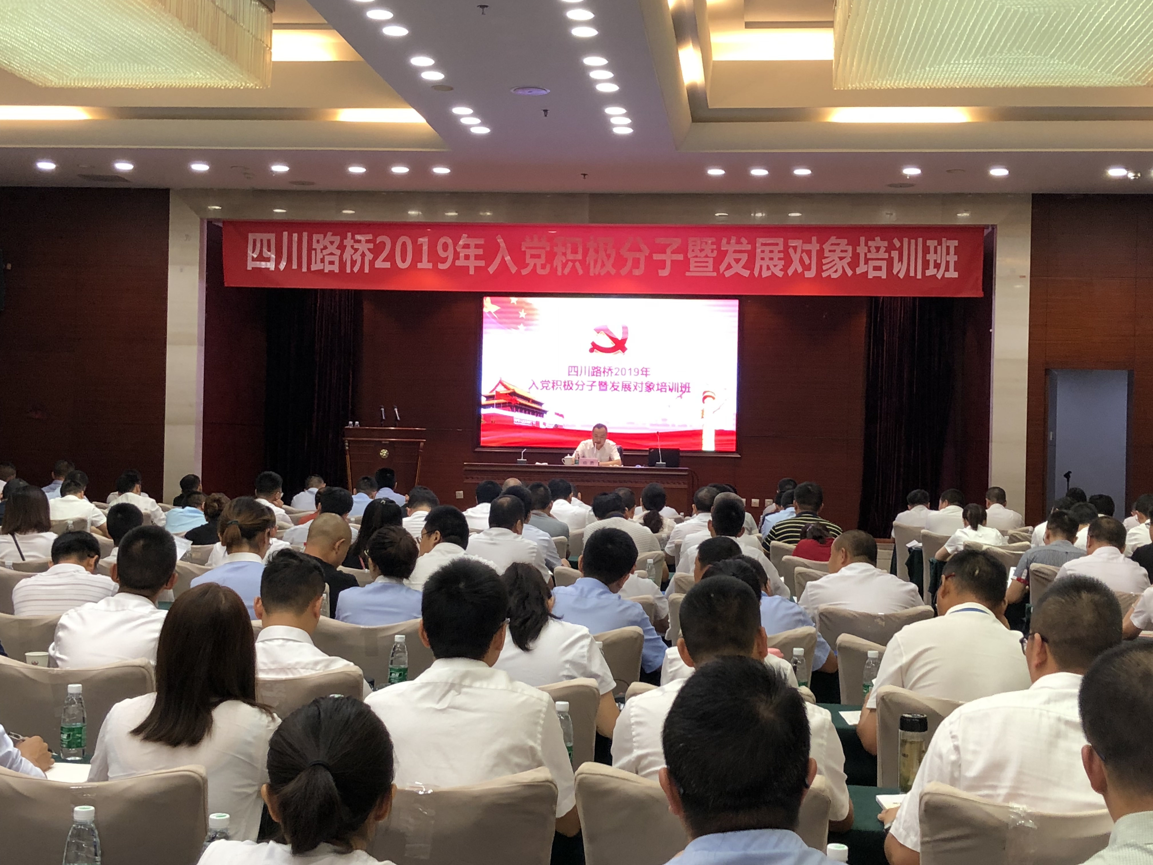 堅定信仰不忘初心  強化理論篤定前行
