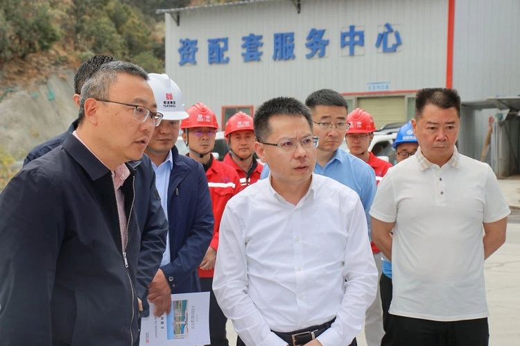 省交通運(yùn)輸廳黨組書記、廳長李永亮赴沿江高速督導(dǎo)森林草原防滅火及交通項(xiàng)目建設(shè)工作