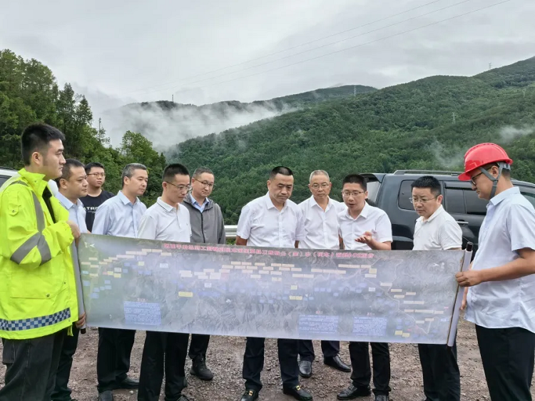 四川路橋黨委委員，路橋集團(tuán)黨委書記、董事長(zhǎng)張航川赴省道204線諾水大道項(xiàng)目開展調(diào)研工作