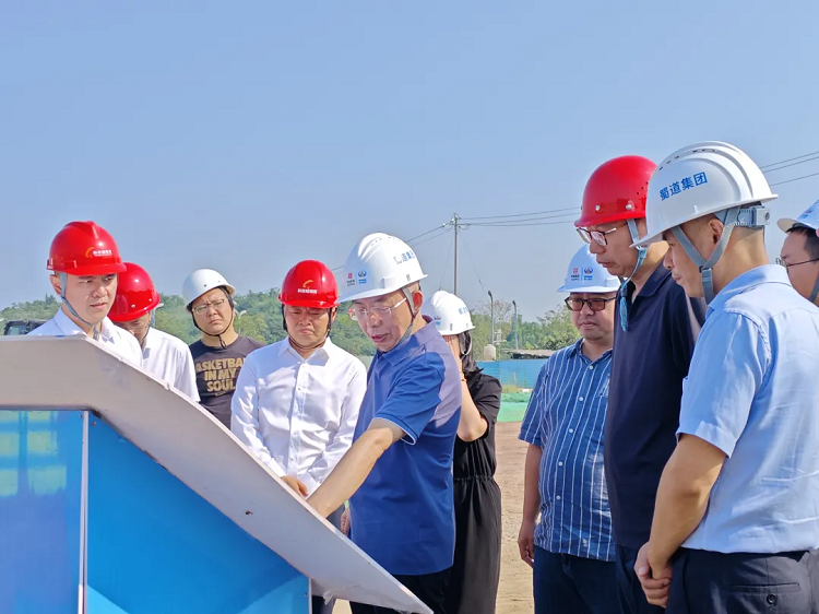 四川省住房和城鄉(xiāng)建設廳黨組成員、副廳長葉長春帶隊赴路橋集團公路二分公司機場排水項目開展調研