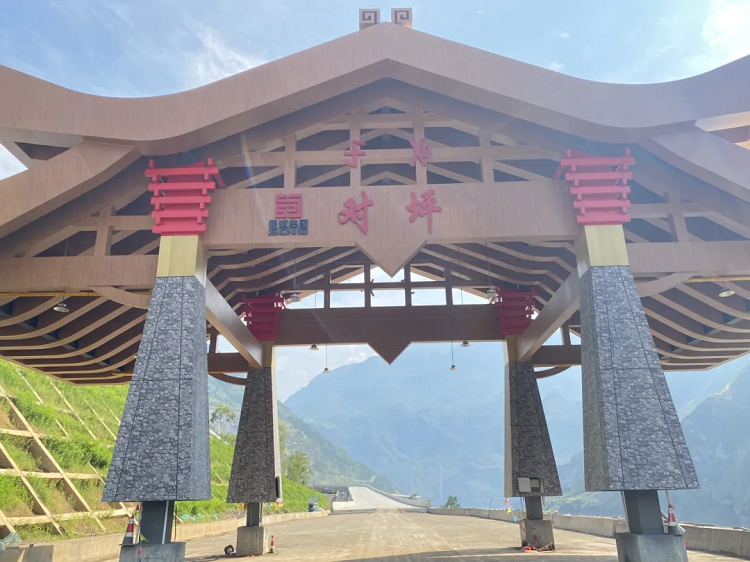 項目動態(tài) | G4216線金寧段對坪收費站收費大棚順利建成